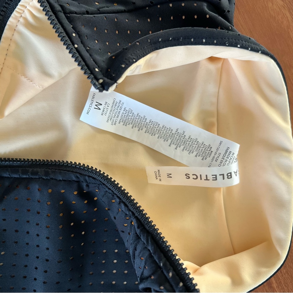 Fabletics Valentina Rashgaurd NWOT - Picture 5 of 7